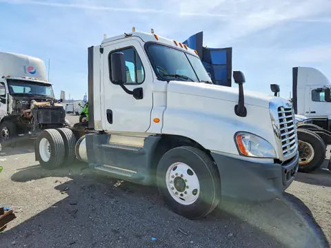 2016 Freightliner Cascadia 1 VIN 1FUBGEDV6GLHC5674 фото 1