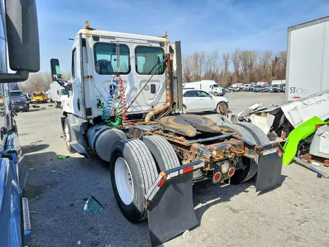 2016 Freightliner Cascadia 1 VIN 1FUBGEDV6GLHC5674 фото 3