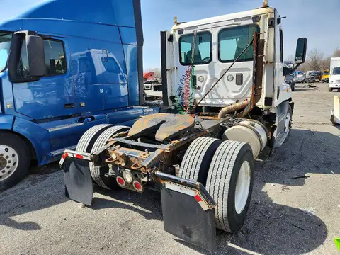 2016 Freightliner Cascadia 1 VIN 1FUBGEDV6GLHC5674 фото 4