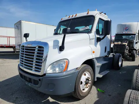 2016 FREIGHTLINER CASCADIA 1 VIN 1FUBGEDV6GLHC5674 фото 2