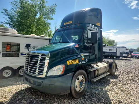 2018 FREIGHTLINER CASCADIA 113 VIN 3AKBGADV7JSJL4565 фото 2