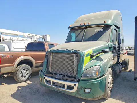 3AKJGLDV1FSGL2245 — 2015 Freightliner Cascadia, Разукомплектован (Stripped), фото до ремонта