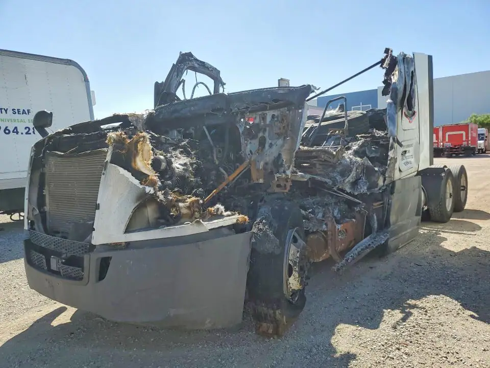 3AKJHHDV3MSMS0953 Freightliner Cascadia 2021 — Fire damage, before-repair photo