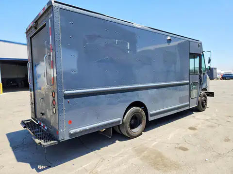 2020 FREIGHTLINER CHASSIS VIN 4UZAC2EA4LCMK2991 фото 3