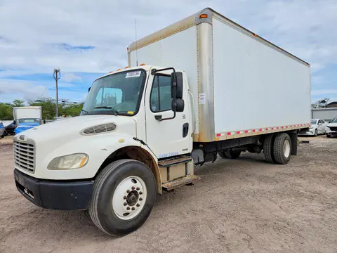 1FVACXDC65DV17364 — 2005 Freightliner M2, Мелкие вмятины и царапины (Minor Dent/Scratches), фото до ремонта