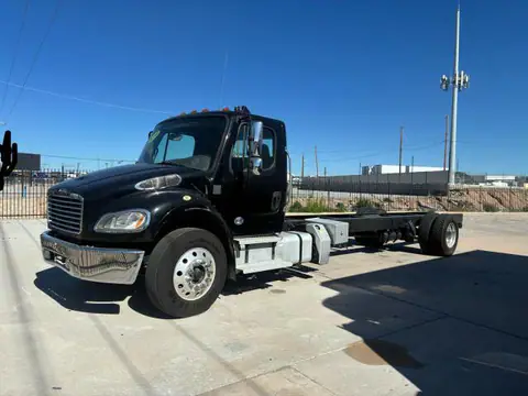 3ALACXFC2JDJZ5909 — 2018 Freightliner M2, zdjęcie 2 z Copart 16.10.2026, Drobne wgniecenia i rysy