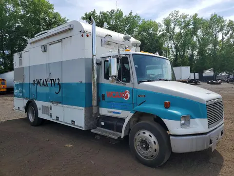 1FV6GJBC91HH58108 — 2001 Freightliner Medium Conventional, Мелкие вмятины та царапины (Minor Dent/Scratches), фото до ремонту
