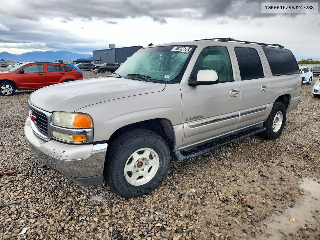 1GKFK16Z95J247233 GMC Yukon 2005 — повреждение Мелкие вмятины и царапины, фото до ремонта