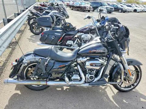 1HD1KBC33HB668213 — 2017 Harley-Davidson FLHX, Передня частина (Front End), фото до ремонту
