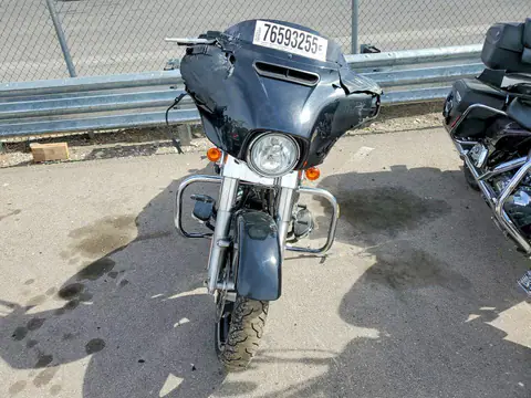 1HD1KBC33HB668213 — 2017 Harley-Davidson FLHX, фото 2 з Copart 26.10.2026, Передня частина