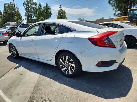 2HGFC2F73HH521191 — 2017 Honda Civic, photo 2 from Copart 13.10.2026, Minor dents and scratches