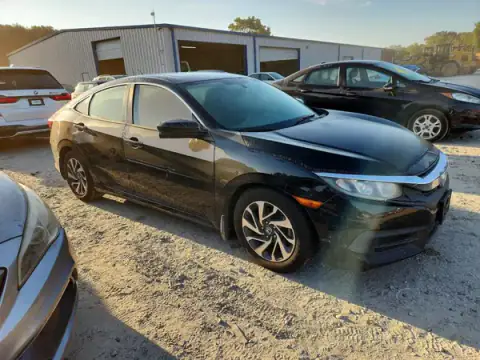 19XFC2F70HE018020 — 2017 Honda Civic, zdjęcie 4 z Copart 29.09.2026, Zalanie
