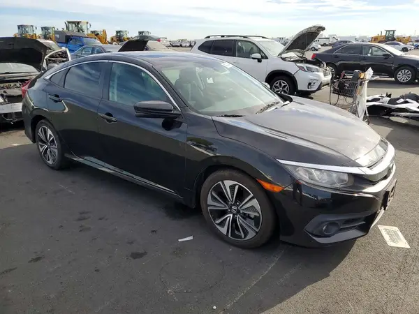 19XFC1F39HE205585 — 2017 Honda Civic, photo 4 from Copart 30.09.2026, Side