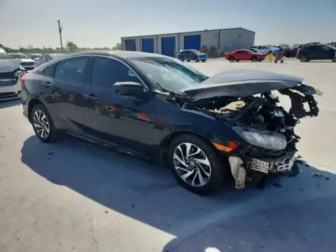19XFC2F7XHE047993 — 2017 Honda Civic, foto 4 de Copart 20.10.2026, Parte delantera