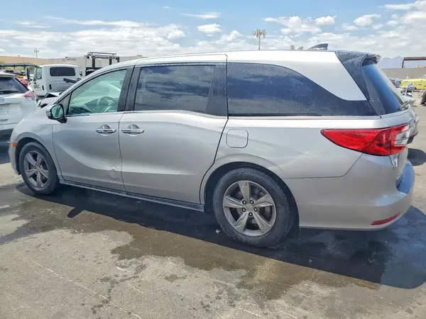 5FNRL6H58JB076067 — 2018 Honda Odyssey, photo 2 from Copart 28.09.2026, Minor dents and scratches