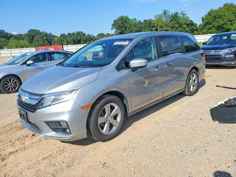 5FNRL6H72JB045558 Honda Odyssey 2018 — Partial repair damage, before-repair photo