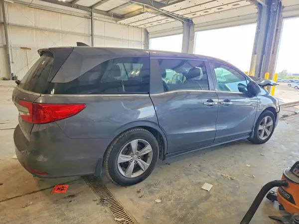 5FNRL6H74JB082109 — 2018 Honda Odyssey, zdjęcie 3 z Copart 06.10.2026, Przód