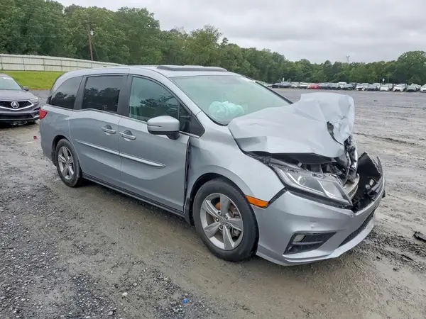 5FNRL6H73JB007126 — 2018 Honda Odyssey, фото 4 с аукциона Copart, Передняя часть