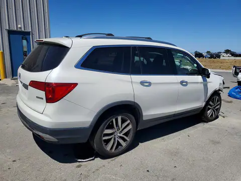 5FNYF5H91HB013953 — 2017 Honda Pilot, photo 3 from Copart 15.10.2026, Front end