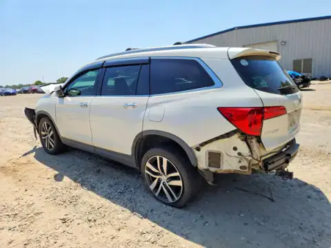 5FNYF6H94HB043986 — 2017 Honda Pilot, photo 2 from Copart 06.10.2026, Front end