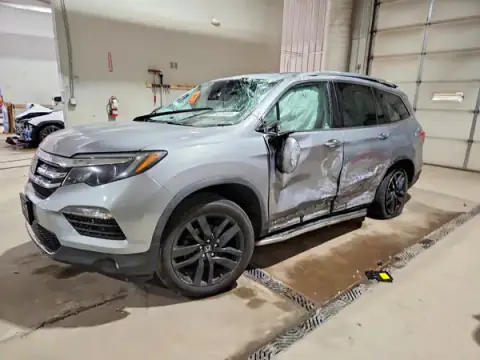 5FNYF6H01JB031981 — 2018 Honda Pilot, Vuelco (Rollover), fotos antes de reparar