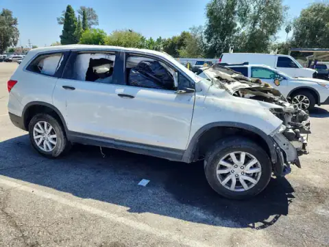 5FNYF5H13KB040069 — 2019 Honda Pilot, zdjęcie 4 z Copart, Dachowanie