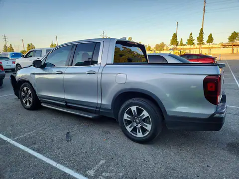 5FPYK2F6XHB008020 — 2017 Honda Ridgeline, foto 2 de Copart 20.10.2026, Parte delantera