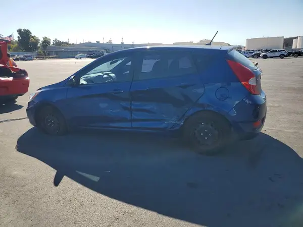 KMHCT5AE7GU265654 — 2016 Hyundai Accent, фото 2 с аукциона Copart, Боковая часть