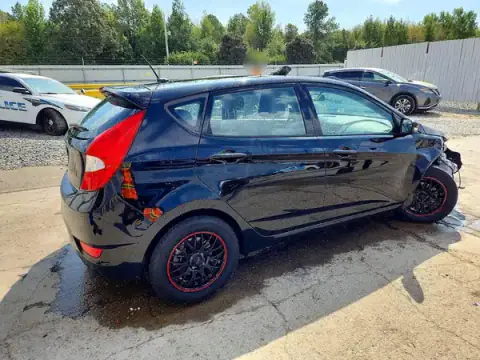 KMHCU5AEXHU364841 — 2017 Hyundai Accent, zdjęcie 3 z Copart 22.10.2026, Przód