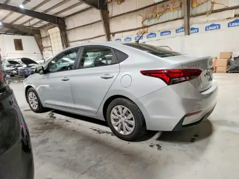 3KPC24A61LE101772 — 2020 Hyundai Accent, photo 2 from Copart 21.09.2026, Minor dents and scratches