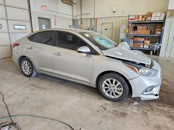 3KPC24A64ME145735 — 2021 Hyundai Accent, фото 4 с аукциона Copart, Передняя часть