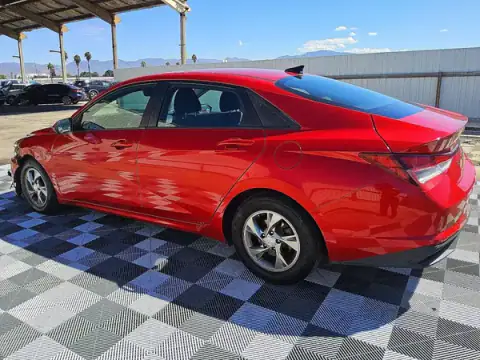 5NPLL4AG1MH050633 — 2021 Hyundai Elantra, foto 2 de Copart 21.09.2026, Parte delantera