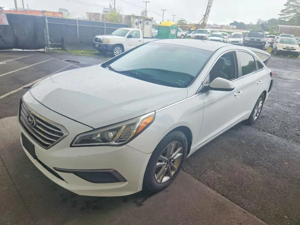 5NPE24AF3GH401002 Hyundai Sonata 2016 — Rear end damage, before-repair photo