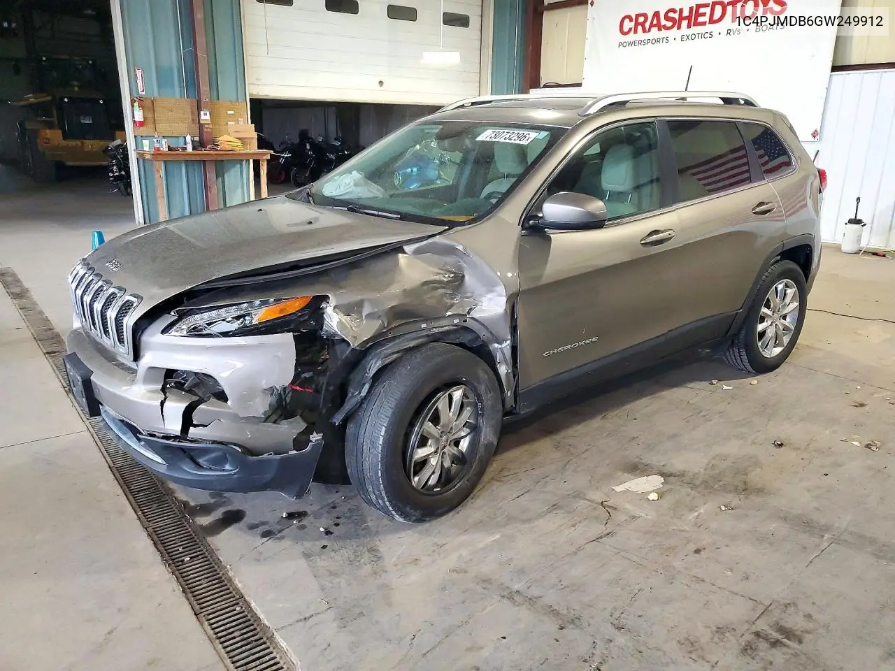 1C4PJMDB6GW249912 Jeep Cherokee 2016 — Front end damage, before-repair photo