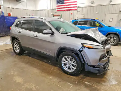 1C4PJMCS1HW538683 — 2017 Jeep Cherokee, фото 4 с аукциона Copart 14.10.2026, Передняя часть