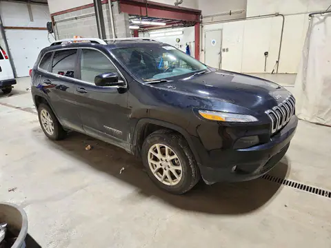 1C4PJMCB2HW584135 — 2017 Jeep Cherokee, foto 4 de Copart 27.10.2026, Desgaste normal