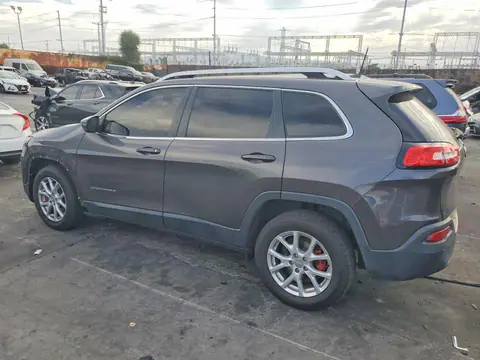 2018 Jeep Cherokee VIN 1C4PJLLB2JD557657 фото 2