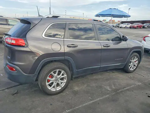 2018 Jeep Cherokee VIN 1C4PJLLB2JD557657 фото 3