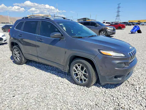 1C4PJLLB5JD612232 — 2018 Jeep Cherokee, photo 4 from Copart 30.09.2026, Vandalism