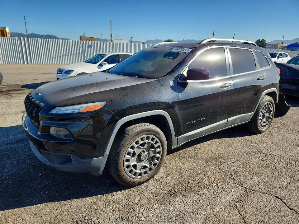 1C4PJMLB5JD581702 Jeep Cherokee 2018 — повреждение Задняя часть, фото до ремонта