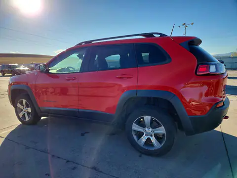 1C4PJMBX4KD372000 — 2019 Jeep Cherokee, zdjęcie 2 z Copart 21.10.2026, Przód