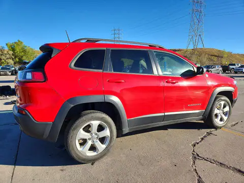 1C4PJMBX4KD372000 — 2019 Jeep Cherokee, zdjęcie 3 z Copart 21.10.2026, Przód