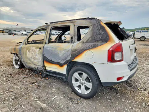 1C4NJCBB4ED785724 — 2014 Jeep Compass, photo 2 from Copart 21.10.2026, Fire