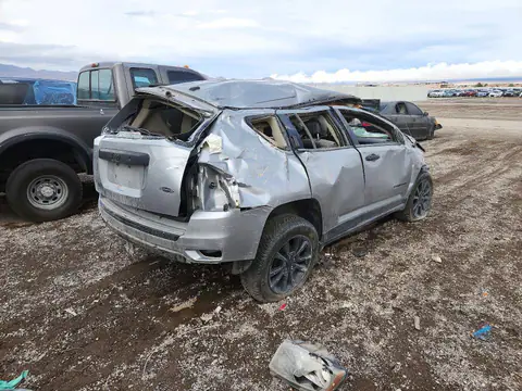 1C4NJCBA8FD262926 — 2015 Jeep Compass, фото 3 с аукциона Copart 15.10.2026, Повреждения со всех сторон