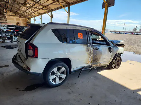 2016 Jeep Compass VIN 1C4NJDEB5GD616543 фото 3