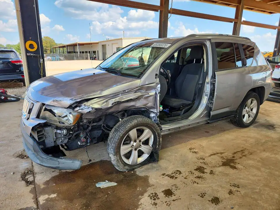 1C4NJCBA4GD634053 Jeep Compass 2016 — повреждение Боковая часть, фото до ремонта