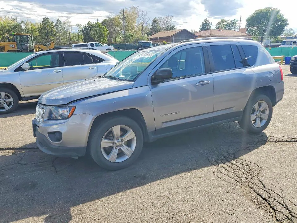 2016 Jeep Compass VIN 1C4NJDBBXGD556800 фото 1