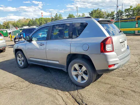 2016 Jeep Compass VIN 1C4NJDBBXGD556800 фото 2