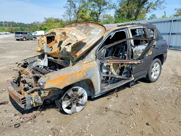 1C4NJDBB1GD756562 — 2016 Jeep Compass, Пожар (Burn), фото до ремонта