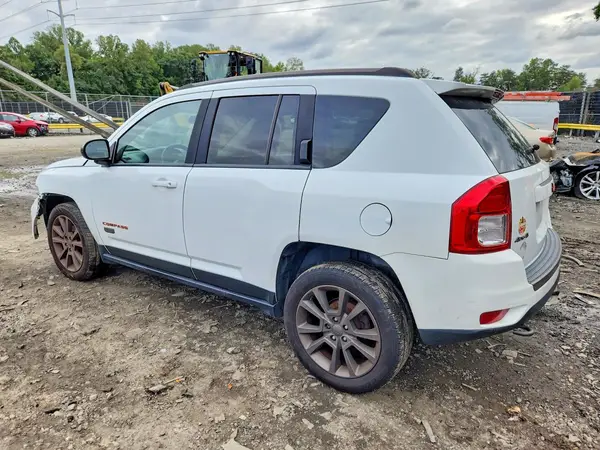 1C4NJDBB4GD725693 — 2016 Jeep Compass, фото 2 с аукциона Copart, Передняя часть